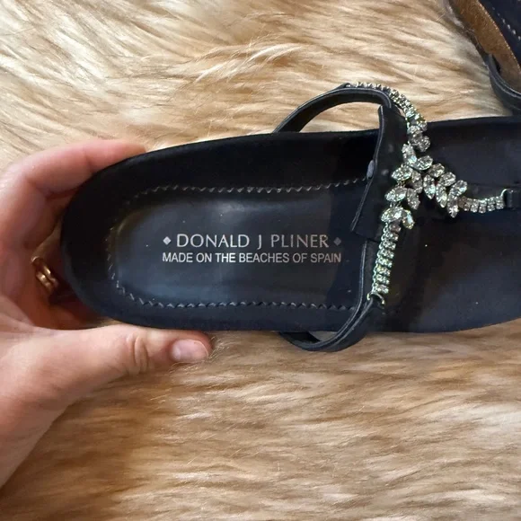 Donald J Pliner rhinestone flip flop - Picture 3 of 7